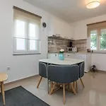 Kosic Apartment